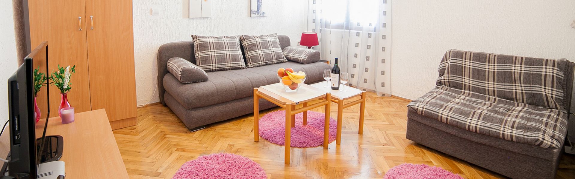 Apartman sa 1 spavaćom sobom sa balkonom