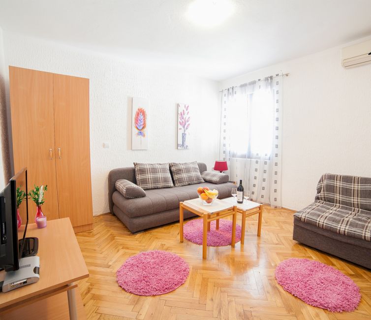 Apartman sa 1 spavaćom sobom sa balkonom