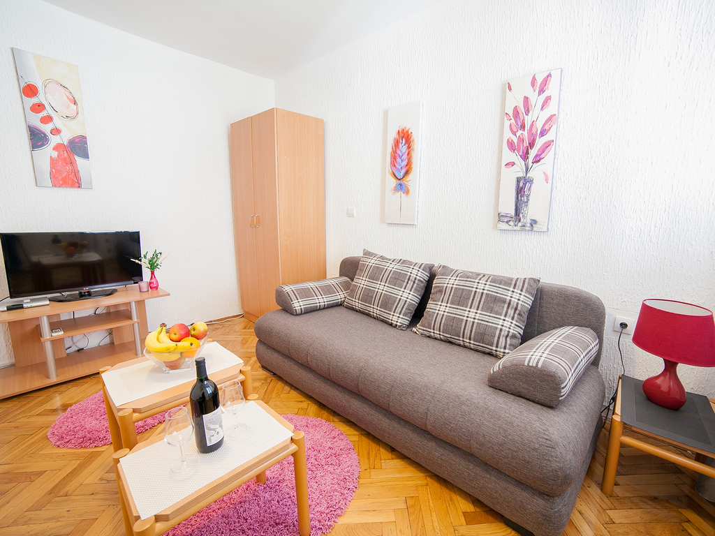 Apartman sa 1 spavaćom sobom sa balkonom