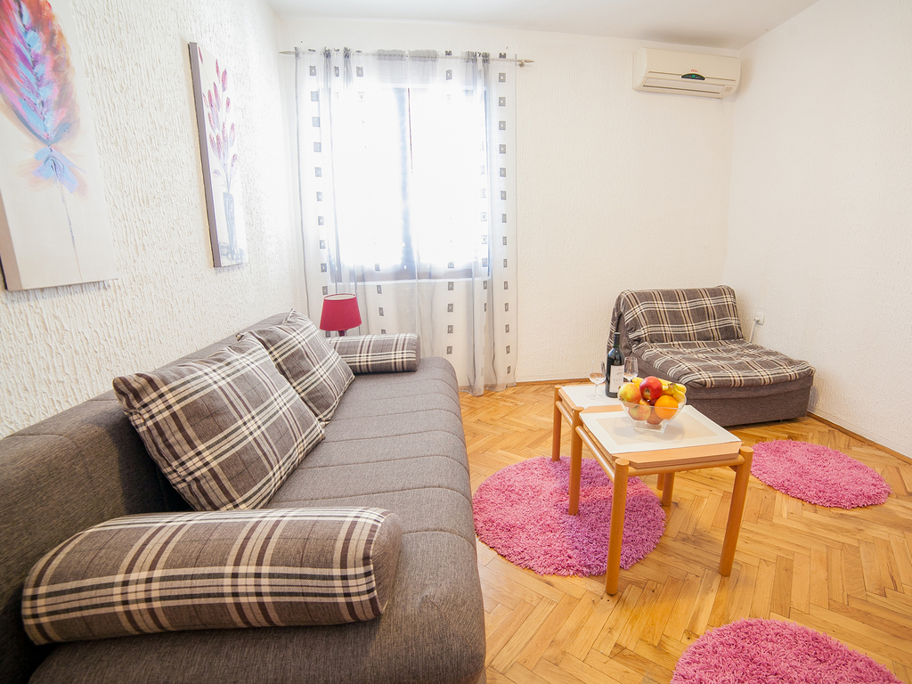 Apartman sa 1 spavaćom sobom sa balkonom